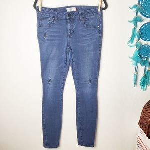 5/$20 Cabi dark wash distressed skinny size 8